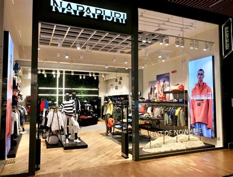 Napapijri Store Locator: find the shop or outlet nearest to You.